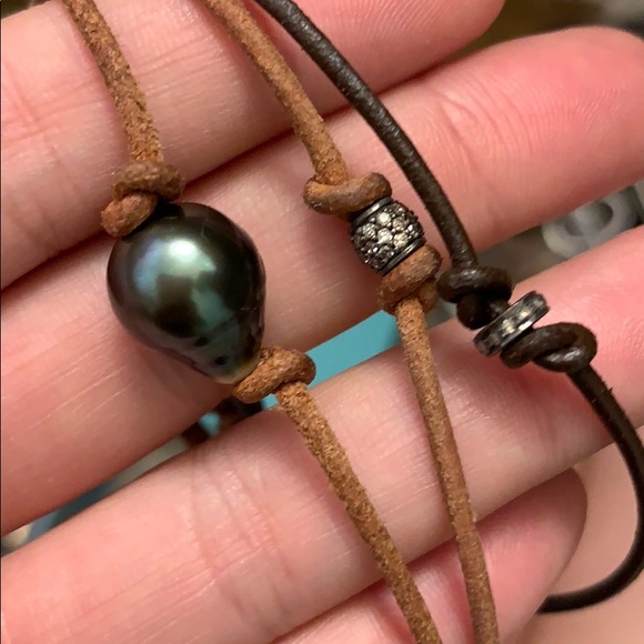 Bundle of three pearl and leather bracelets! New! - Picture 3 of 4